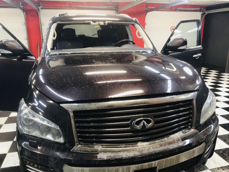 Замена лобового ветрового стекла Infiniti QX56