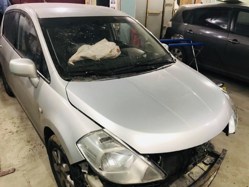 Замена лобового ветрового стекла Nissan Tiida