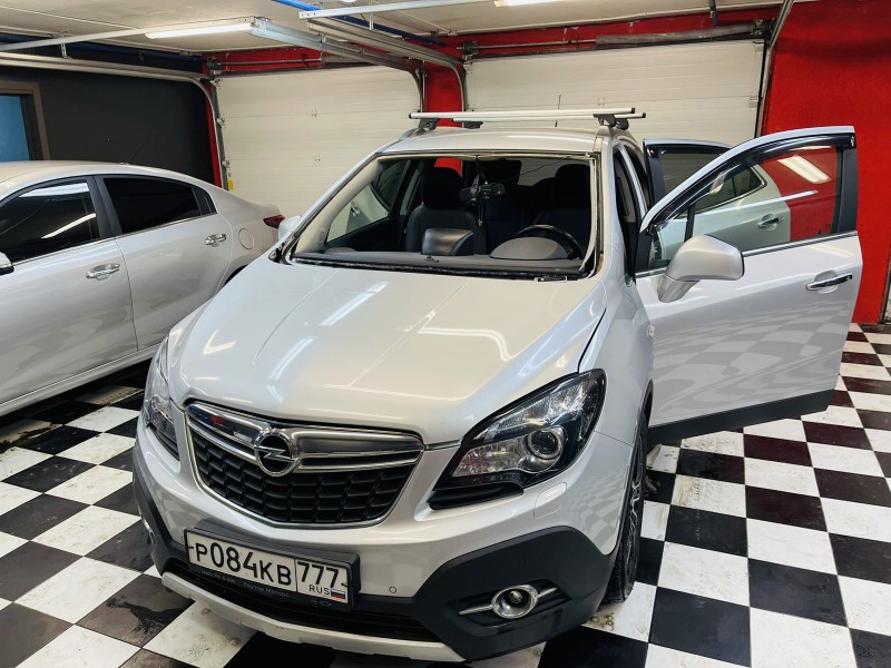 Замена лобового стекла Opel Mokka