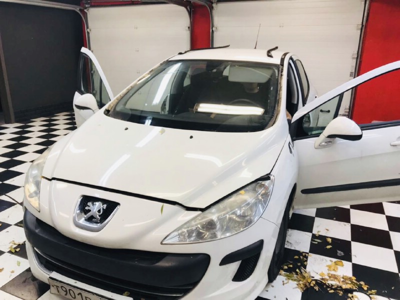 Замена лобового ветрового стекла Peugeot 308 5D HBK