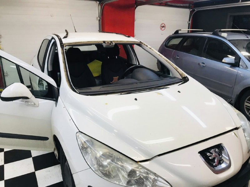 Замена лобового ветрового стекла Peugeot 308 5D HBK