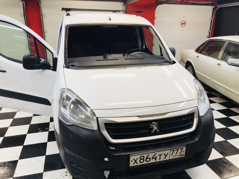 Замена лобового стекла Peugeot Partner Tepee