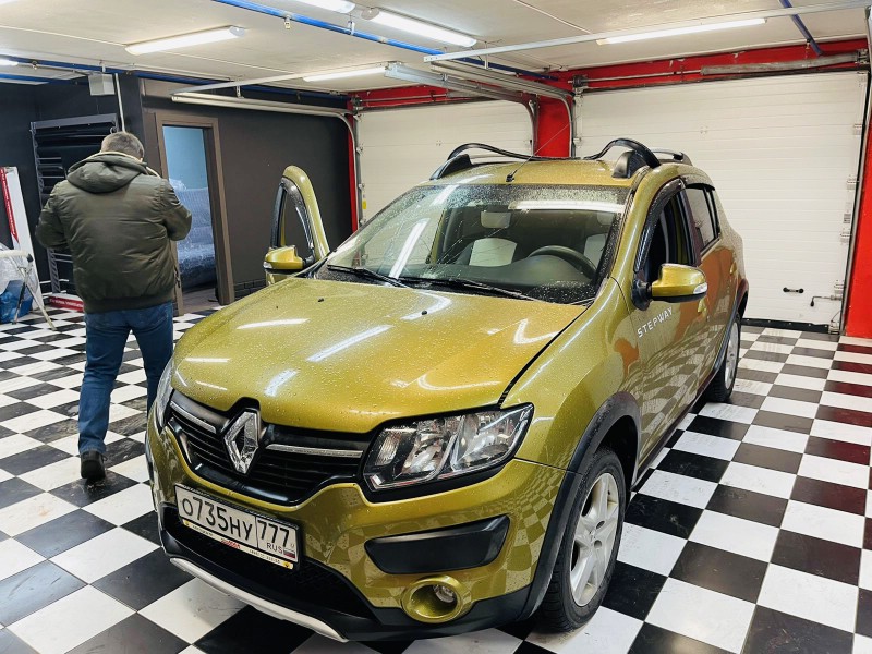 Замена лобового ветрового стекла Renault Sandero