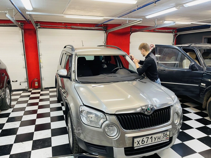 Замена лобового ветрового стекла Skoda Yeti