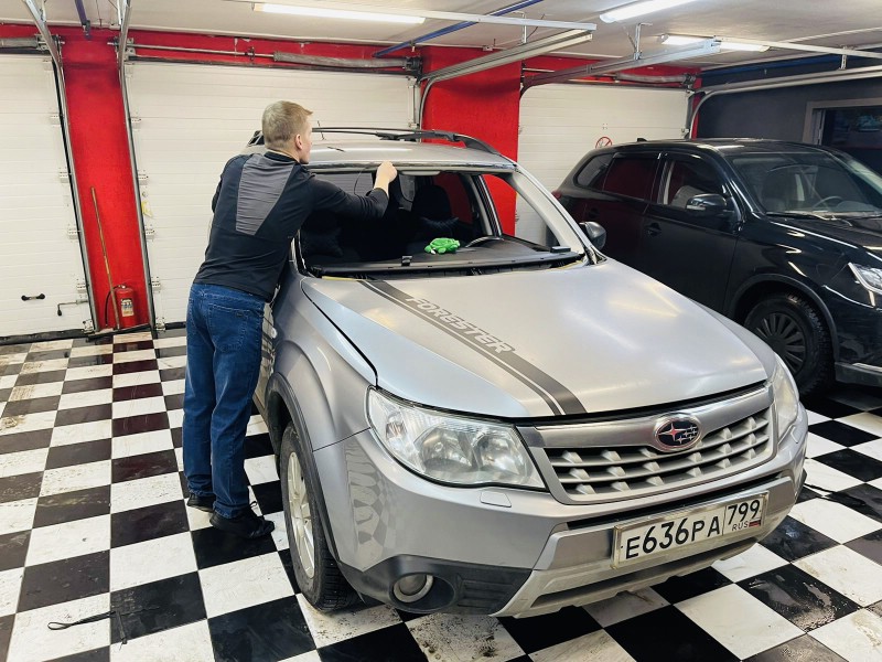 Замена лобового стекла Subaru Forester SH