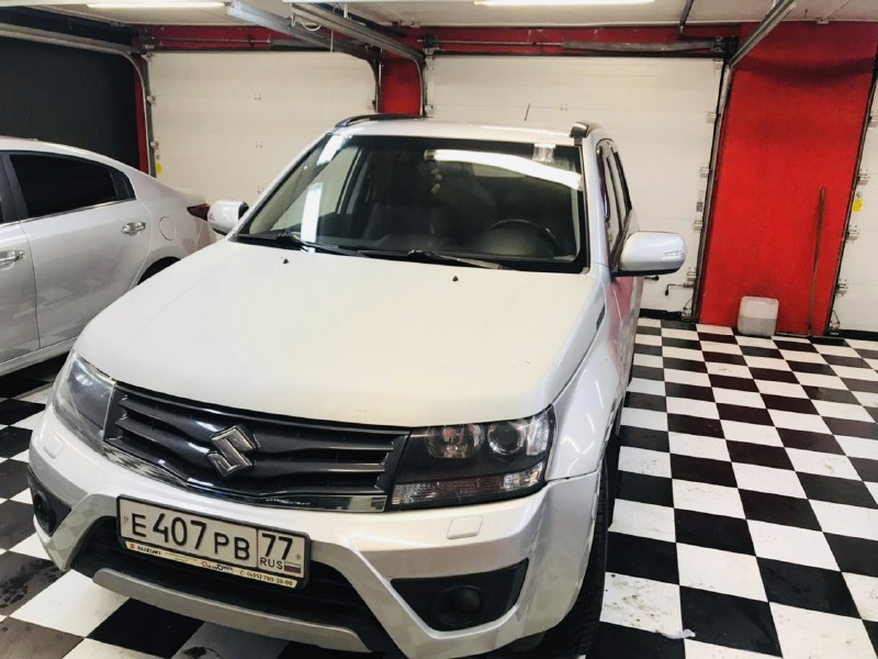 Замена лобового стекла Suzuki Escudo