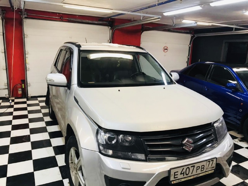 Замена лобового стекла Suzuki Escudo