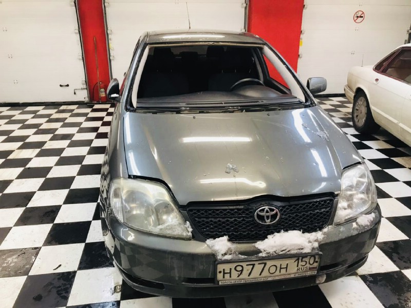 Замена лобового стекла Toyota Corolla