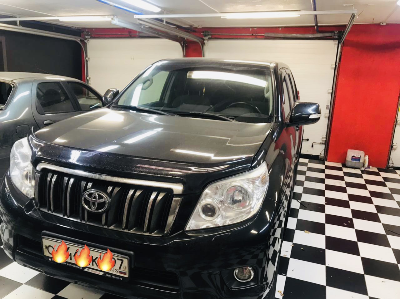 Замена лобового ветрового стекла Toyota Land Cruiser Prado