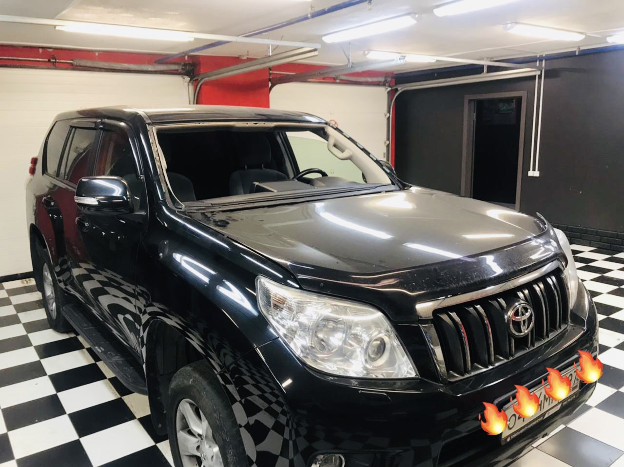 Замена лобового ветрового стекла Toyota Land Cruiser Prado