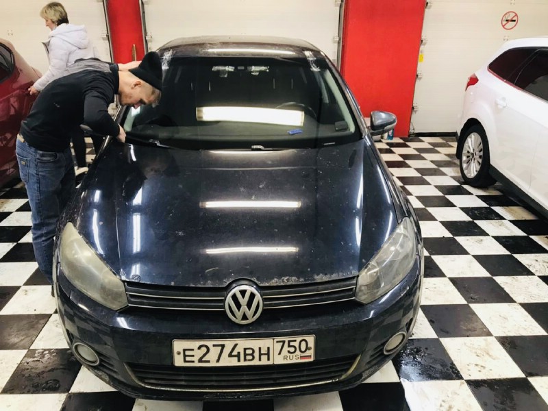 Замена лобового стекла Volkswagen Golf VI