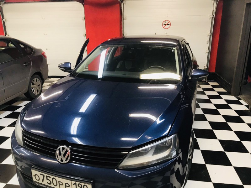 Замена лобового ветрового стекла Volkswagen Jetta