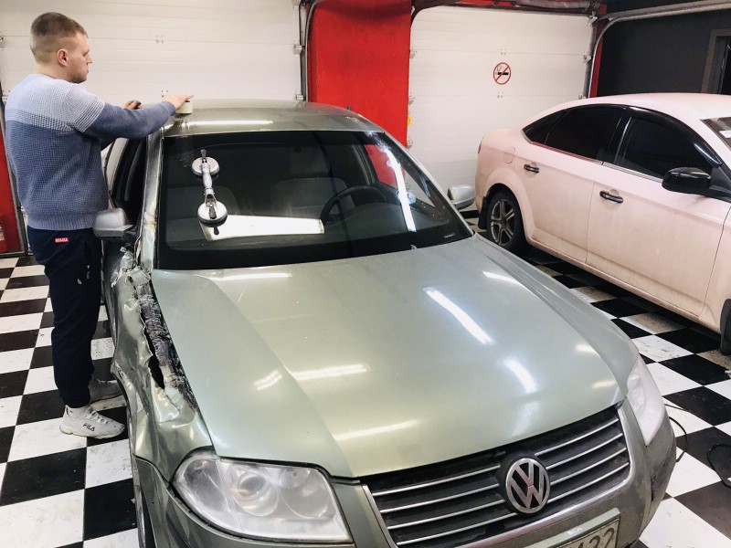 Замена лобового ветрового стекла Volkswagen Passat