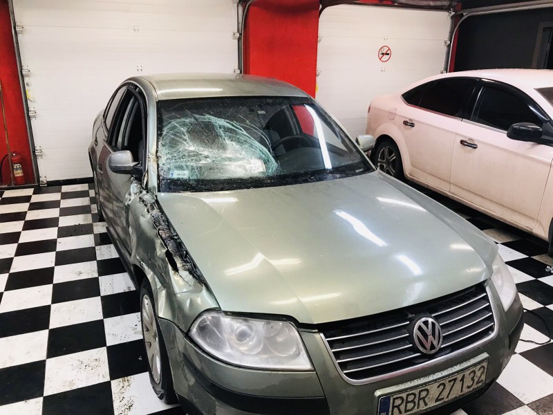 Замена лобового ветрового стекла Volkswagen Passat