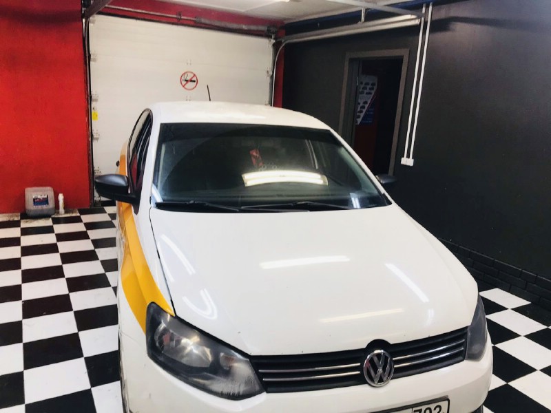 Замена лобового ветрового стекла Volkswagen Polo V 4D