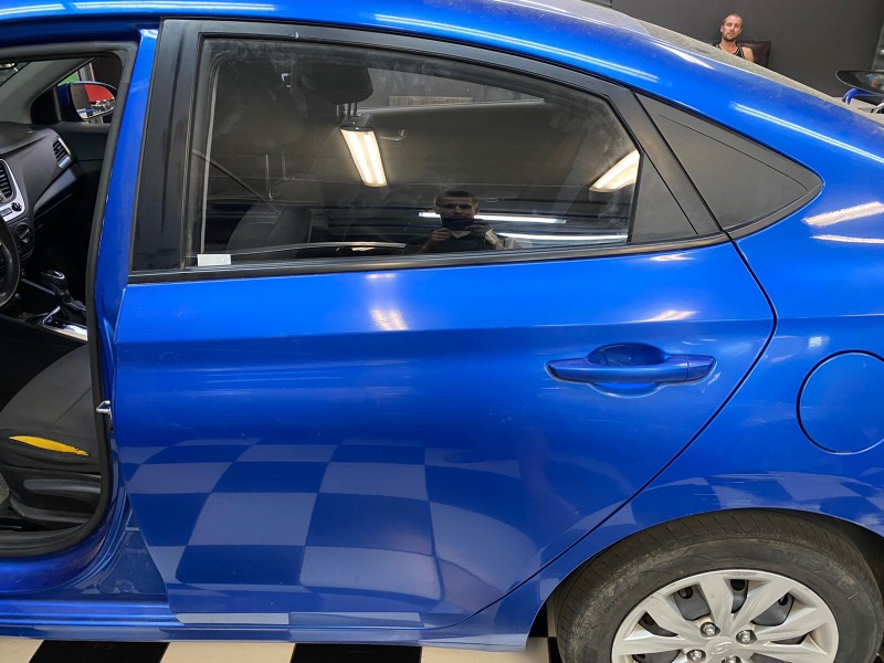 Замена заднего стекла Hyundai Solaris