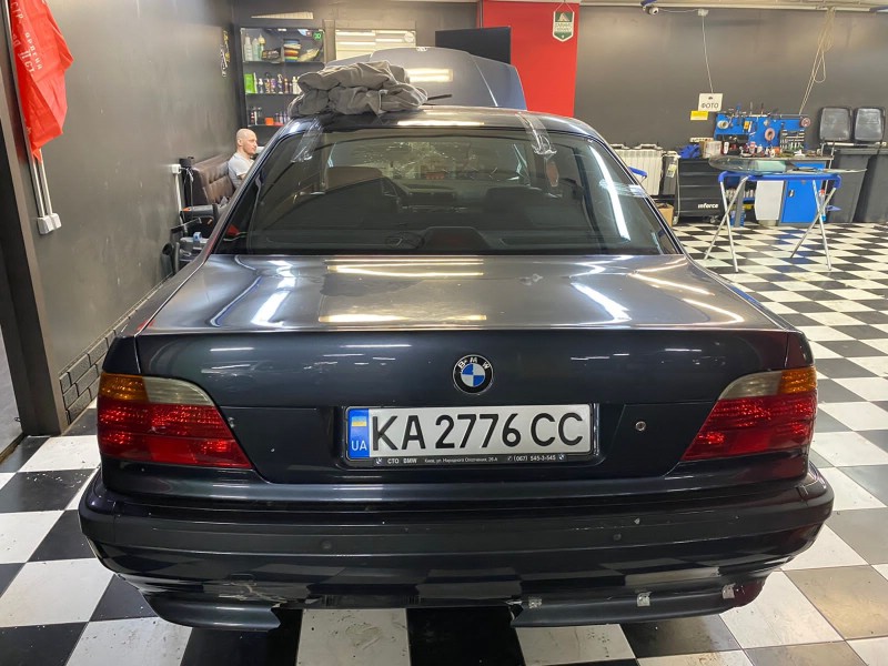 Замена заднего стекла BMW 7-Series E38