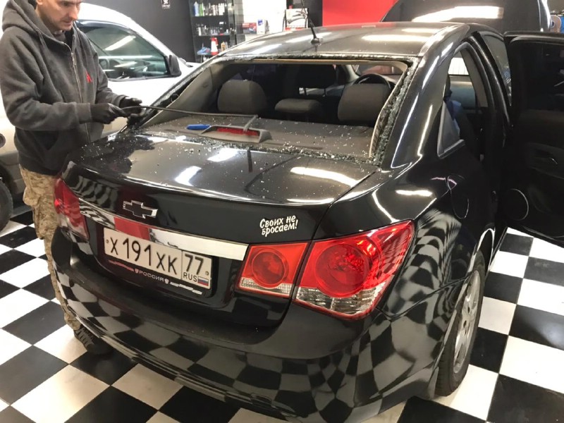 Замена заднего стекла Chevrolet Cruze Sedan