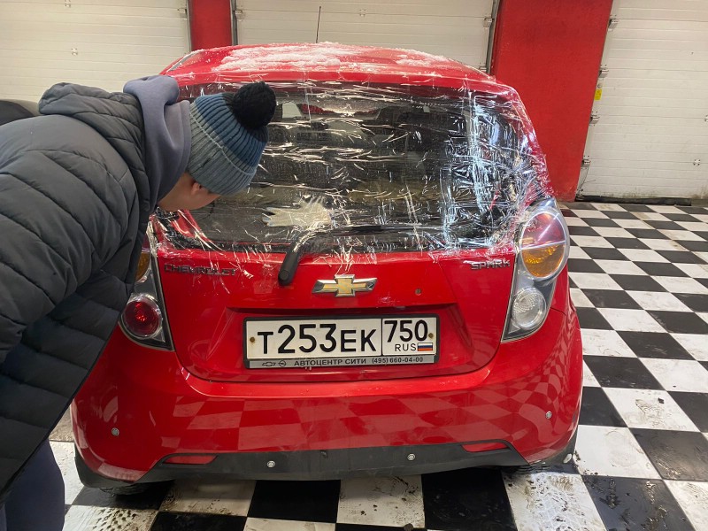 Замена заднего стекла Chevrolet Spark