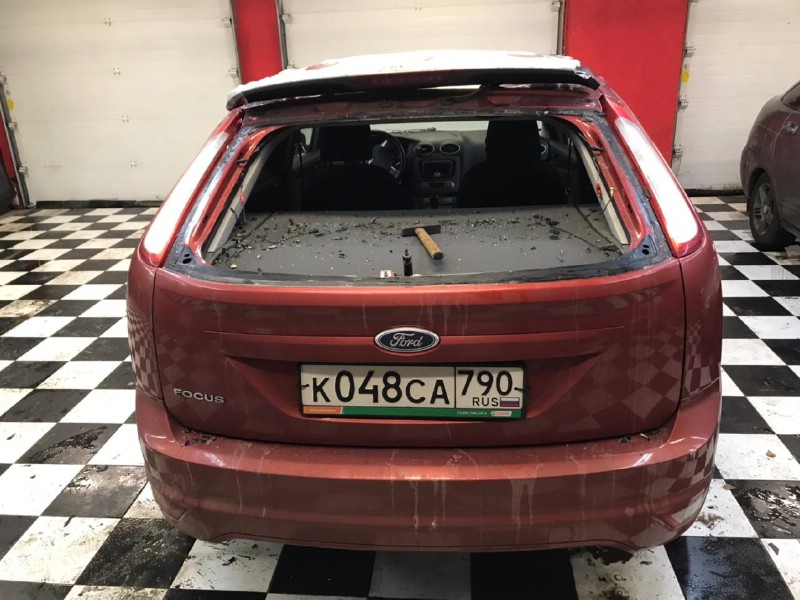 Замена заднего стекла Ford Focus