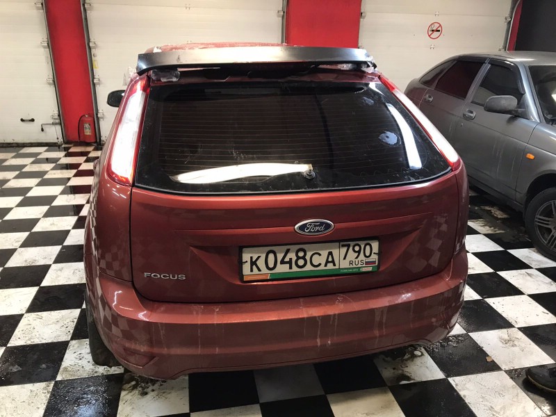 Замена заднего стекла Ford Focus