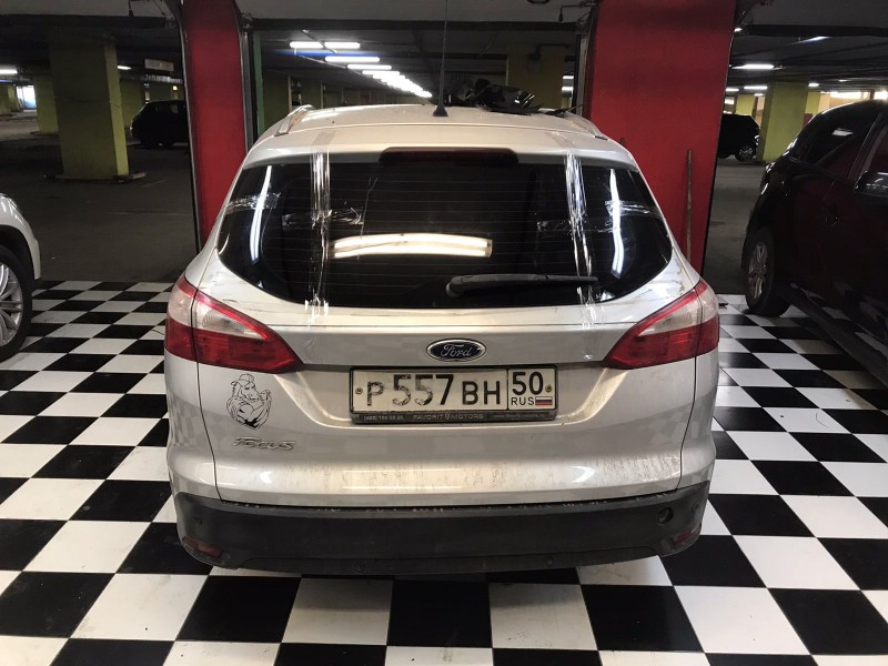 Замена заднего стекла Ford Focus 3
