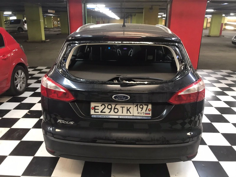 Замена заднего стекла Ford Focus 3