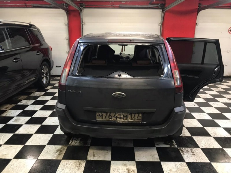 Замена заднего стекла Ford Fusion