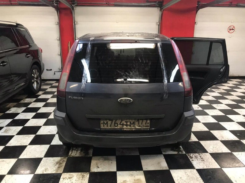 Замена заднего стекла Ford Fusion