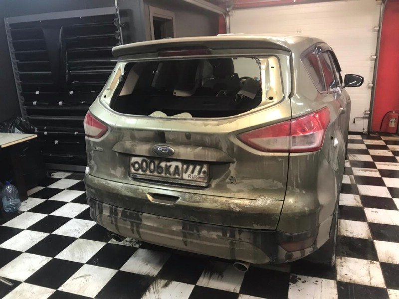 Замена заднего стекла Ford Kuga