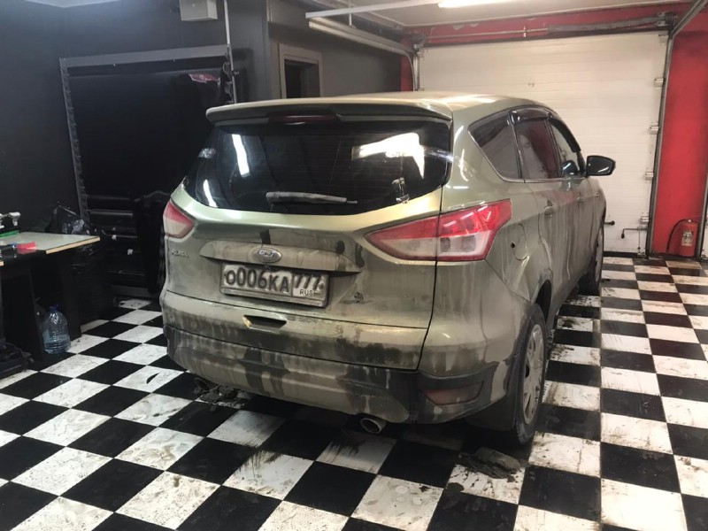 Замена заднего стекла Ford Kuga