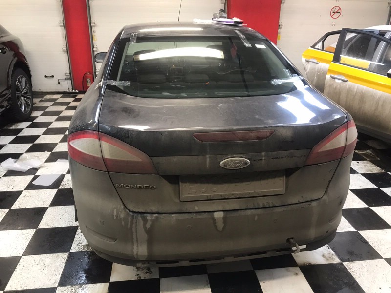 Замена заднего стекла Ford Mondeo