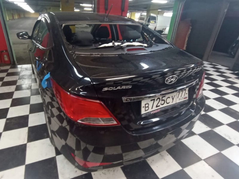 Замена заднего стекла Hyundai Solaris
