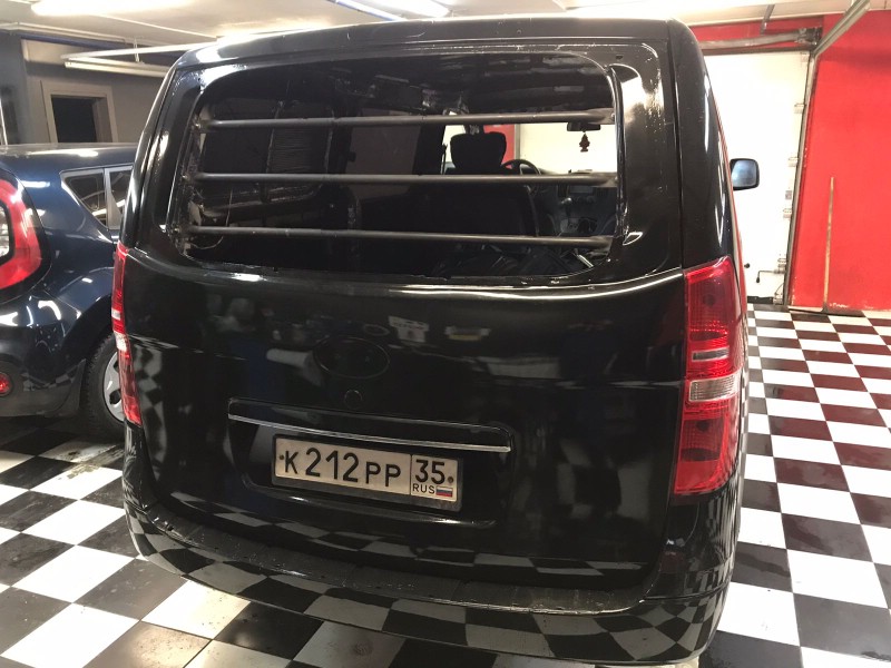 Замена заднего стекла Hyundai Starex