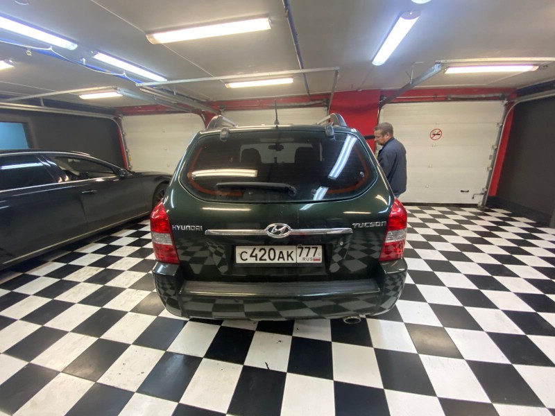Замена заднего стекла Hyundai Tucson
