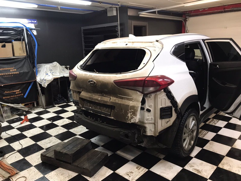 Замена заднего стекла Hyundai Tucson