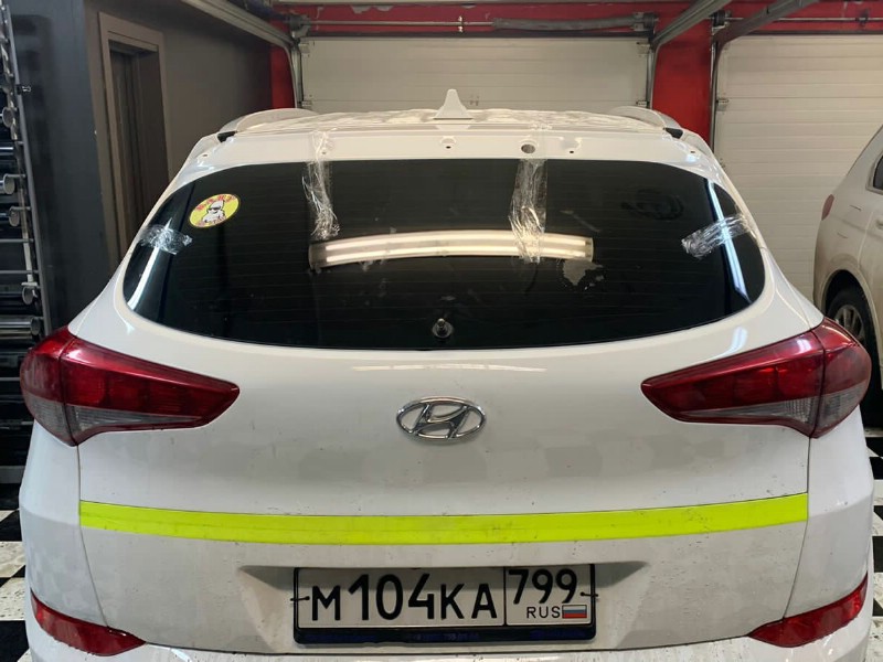 Замена заднего стекла Hyundai Tucson
