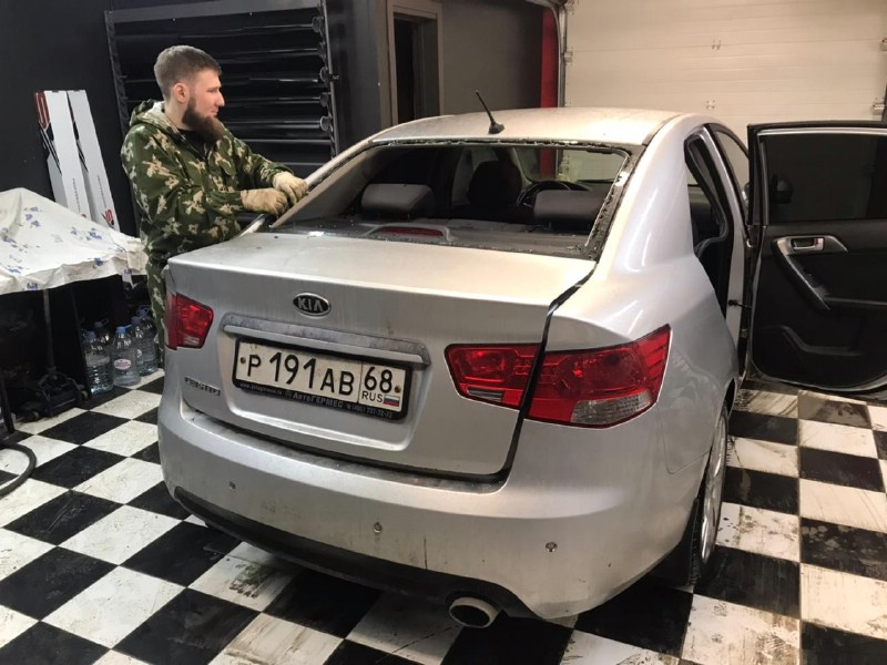 Замена заднего стекла Kia K5