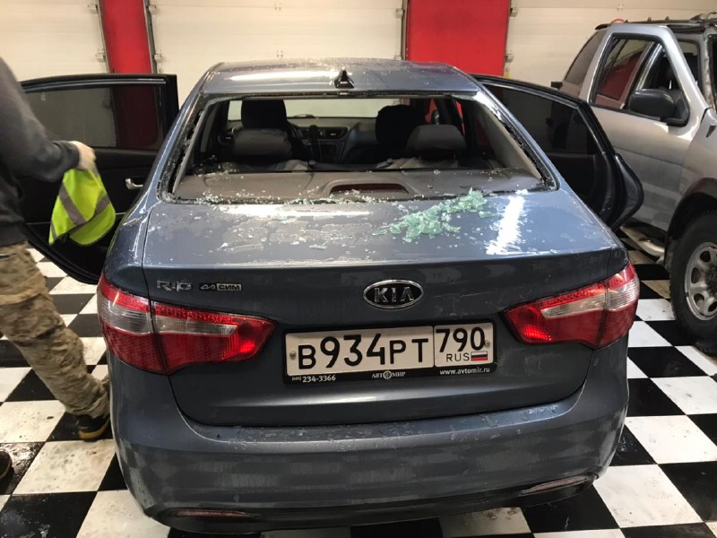 Замена заднего стекла Kia Rio