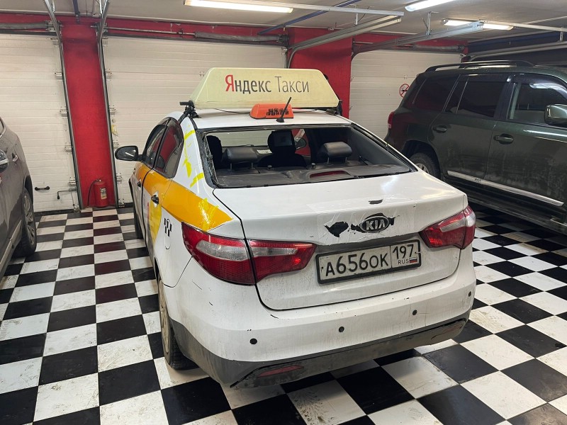 Замена заднего стекла Kia Rio