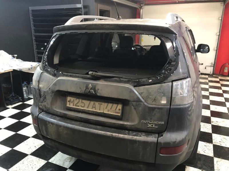 Замена заднего стекла Mitshubishi Outlander