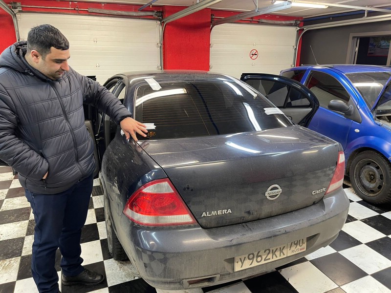 Замена заднего стекла Nissan Almera