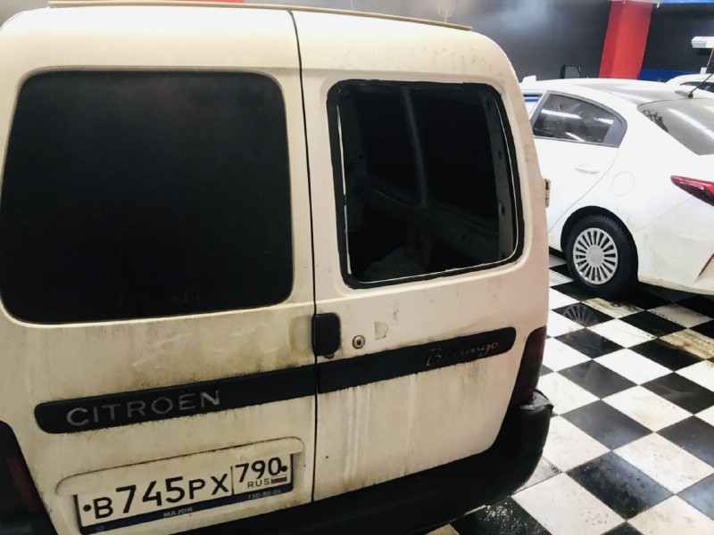 Замена заднего ветрового стекла Citroen Berlingo I