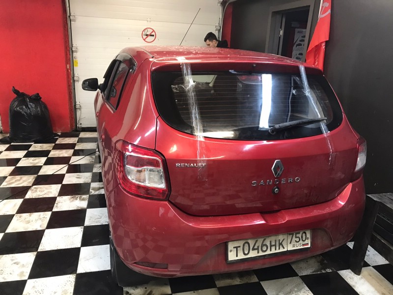Замена заднего стекла Renault Sandero