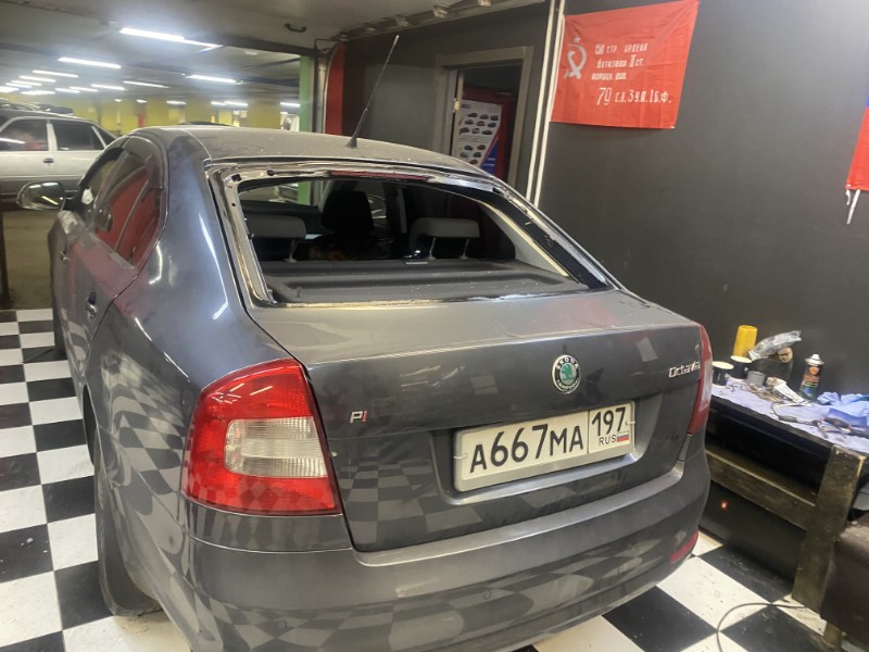 Замена заднего стекла Skoda Octavia