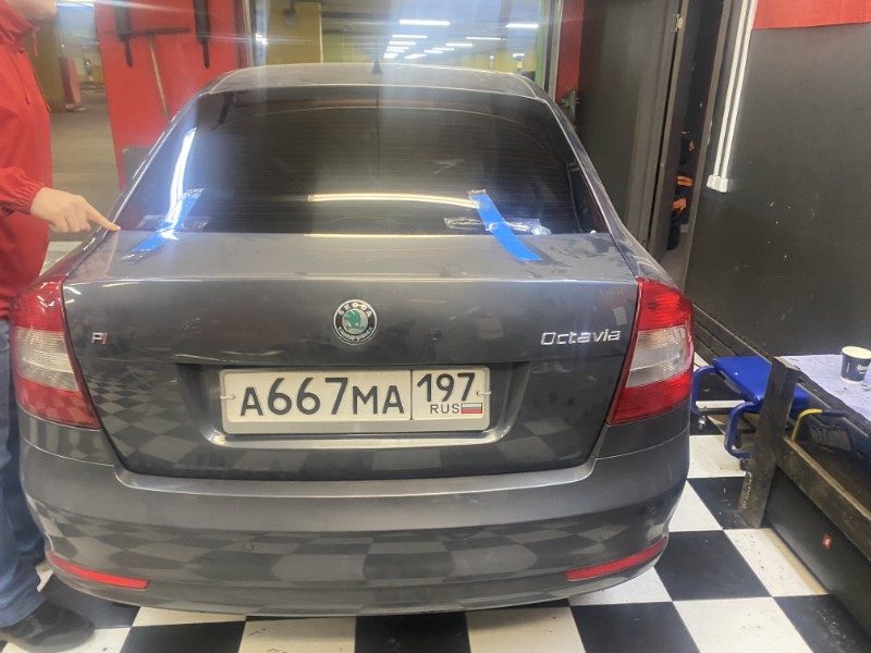 Замена заднего стекла Skoda Octavia