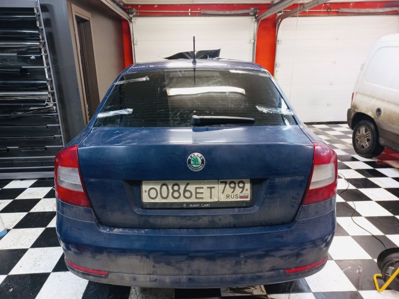 Замена заднего стекла Skoda Octavia A5 LBK 5D
