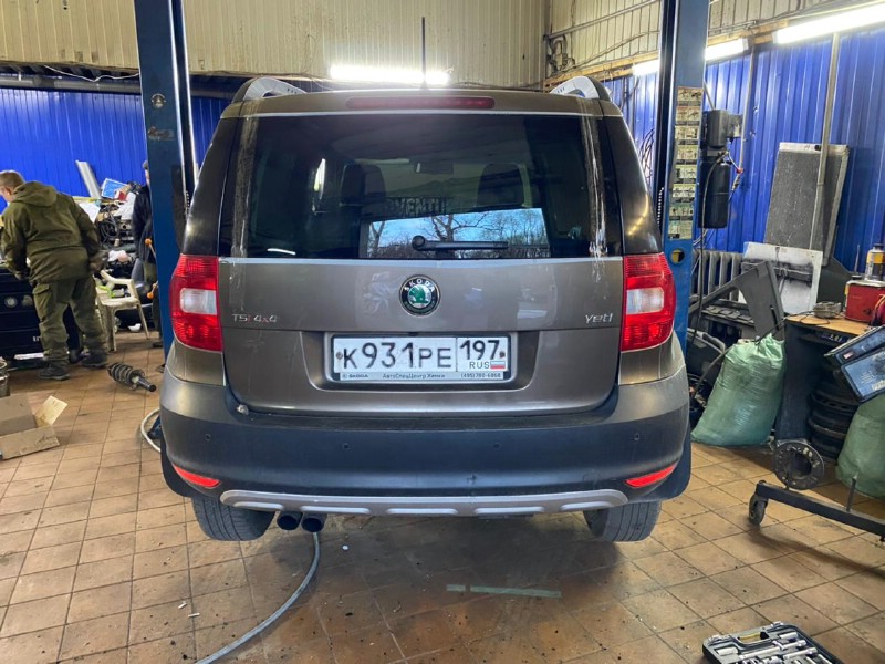 Замена заднего стекла Skoda Yeti