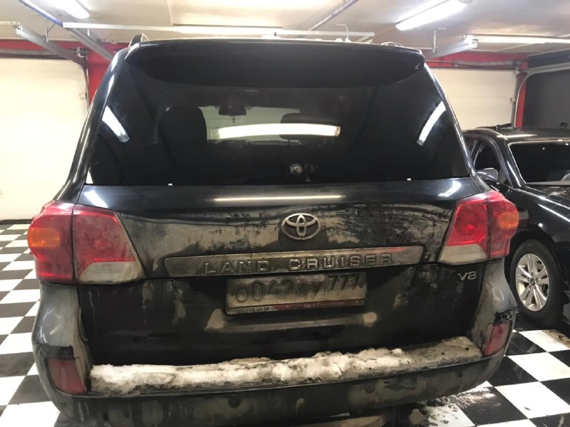 Замена заднего стекла Toyota Land Cruiser 200
