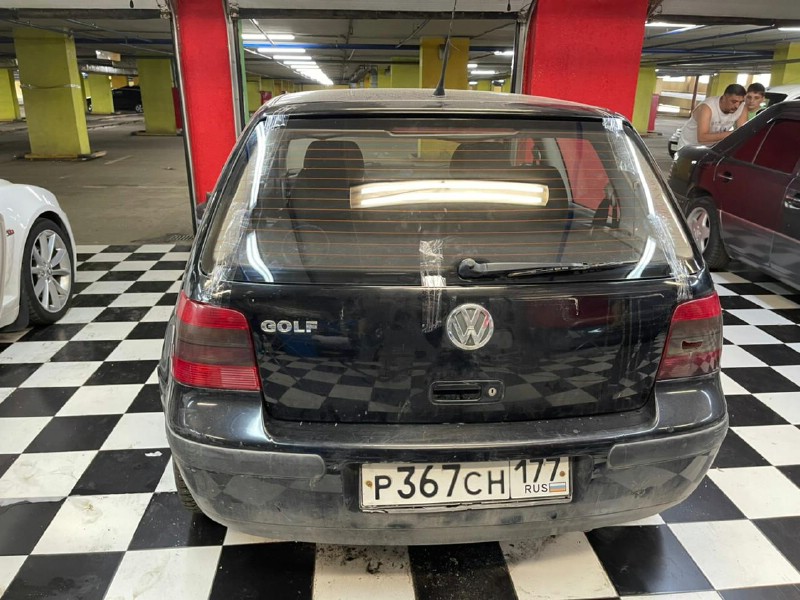 Замена заднего стекла Volkswagen Golf
